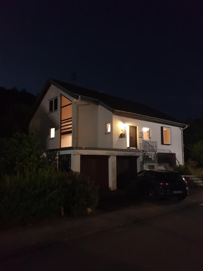 Andinas Ferienwohnung In Ruhiger Lage Direkt Am Wald Wilnsdorf Luaran gambar